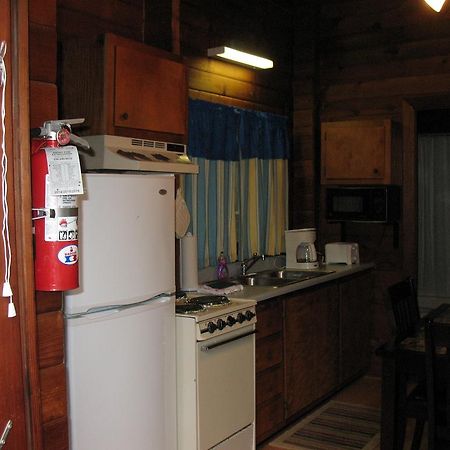 Forest Lake Camping Resort Lakefront Cabin 8 Advance Buitenkant foto