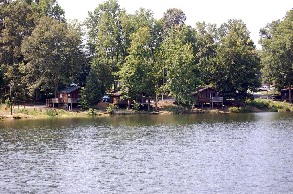 Forest Lake Camping Resort Lakefront Cabin 8 Advance Buitenkant foto