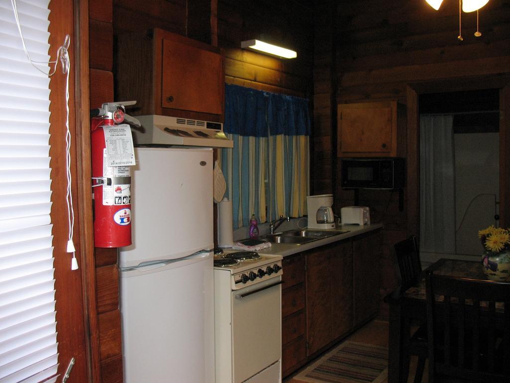 Forest Lake Camping Resort Lakefront Cabin 8 Advance Buitenkant foto