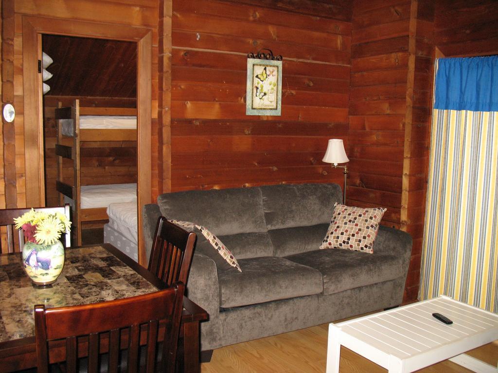 Forest Lake Camping Resort Lakefront Cabin 8 Advance Buitenkant foto